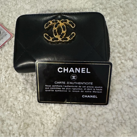 Chanel Card Wallet - Picture 4 of 7
